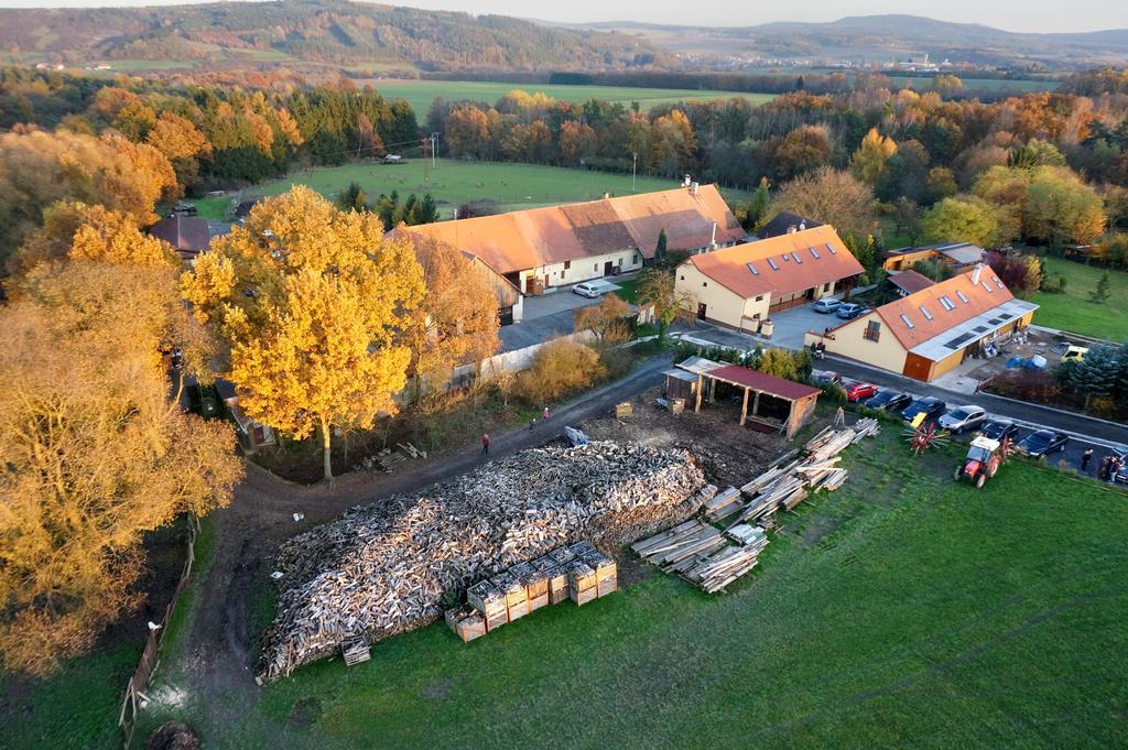 Hotel Penzion Farma Dvorec Radnice Esterno foto